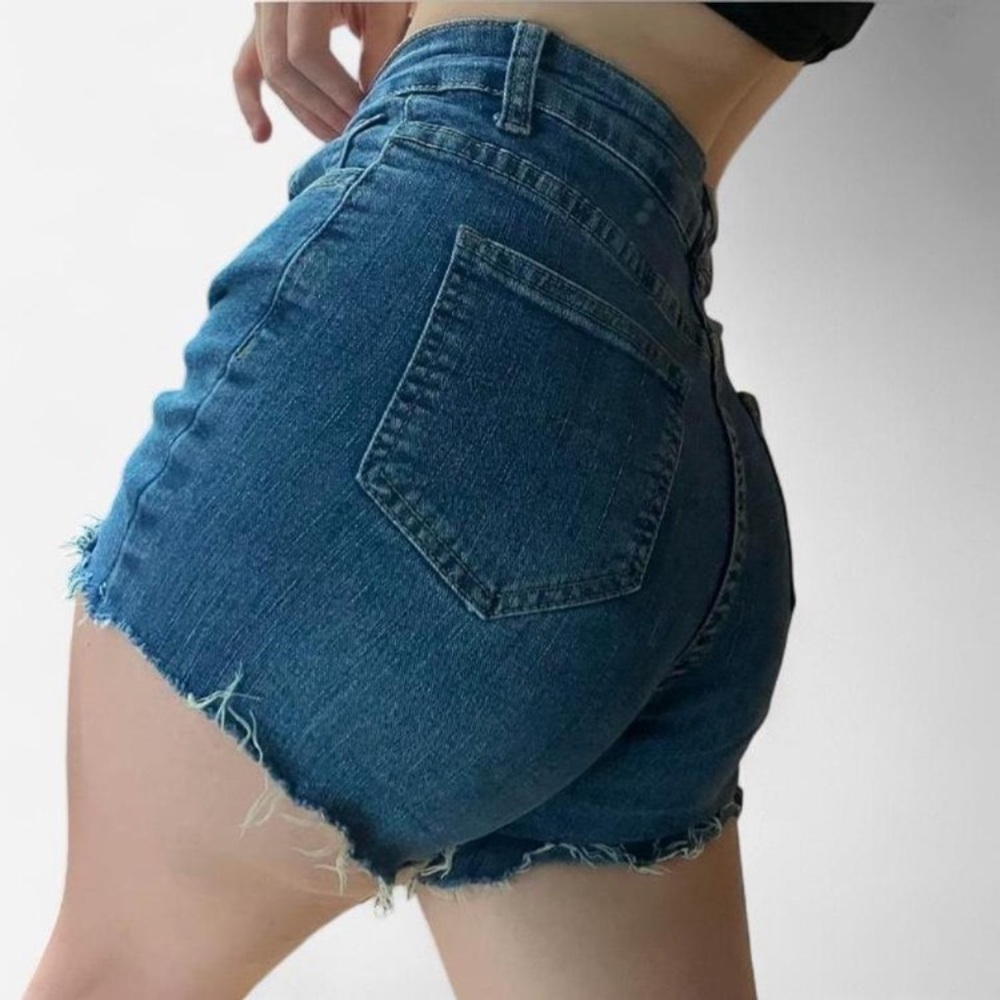 🦋 Vintage High Waisted Mid Wash Distressed Jean Shorts 🦋